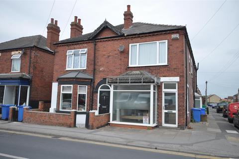 Retail property (high street) to rent, Westfield Avenue, Goole