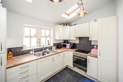 2 bedroom terraced house for sale, Hill Top Road, Bradford BD13