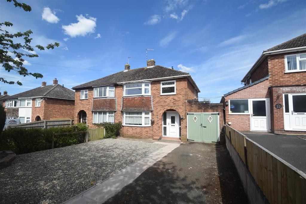 Cowley Lane, Gnosall 3 bed semidetached house £875 pcm (£202 pw)