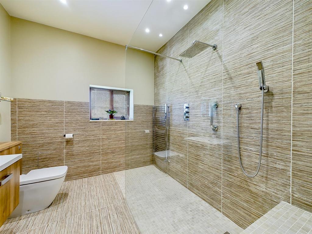 Swallow Barn Shower Room