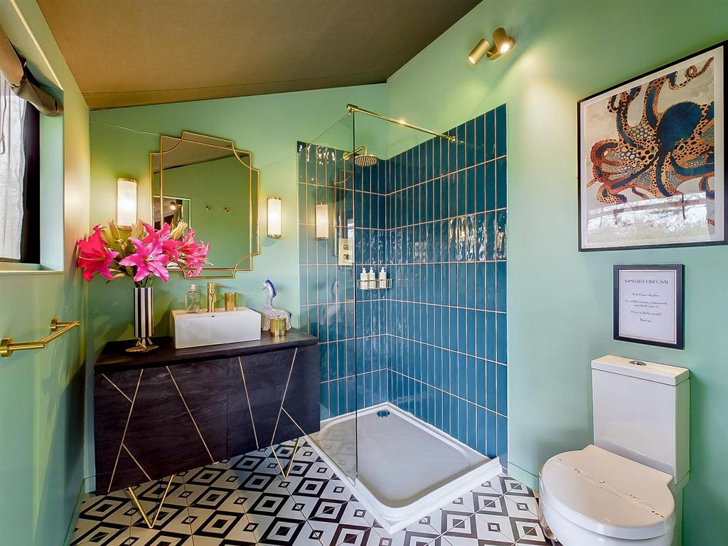 Meadowsweet Shower Room