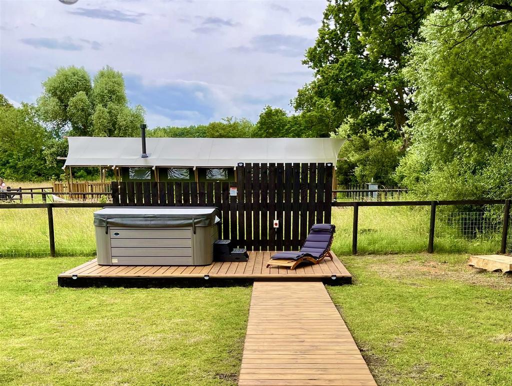 Meadowsweet Hot Tub