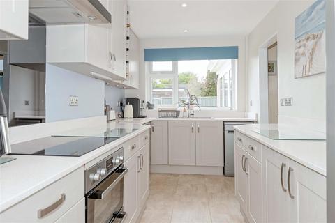 4 Chilgrove Close, Goring By Sea, Worthing, BN12 6NG
