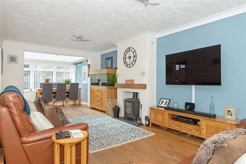4 Chilgrove Close, Goring By Sea, Worthing, BN12 6NG