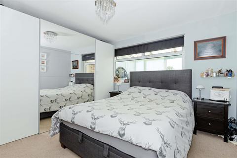 4 Chilgrove Close, Goring By Sea, Worthing, BN12 6NG