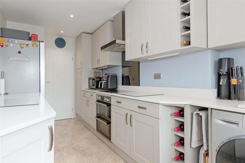 4 Chilgrove Close, Goring By Sea, Worthing, BN12 6NG
