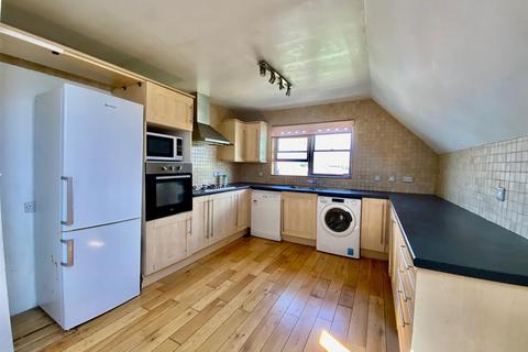 4 bedroom detached house to rent, Brighton Road, Lancing