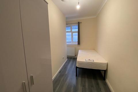 2 bedroom flat to rent, High Street, Wealdstone, Harrow