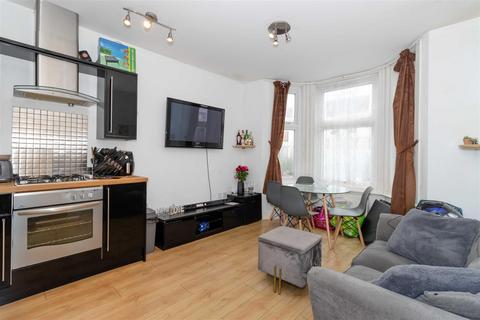 1 bedroom flat to rent, Lyndhurst Road, Worthing