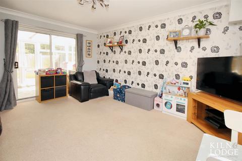 2 bedroom semi-detached house for sale, Burgundy Gardens, Basildon