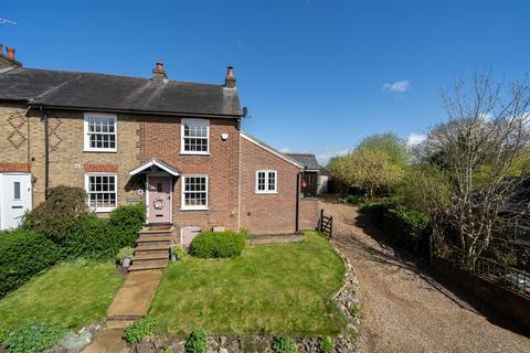 4 bedroom end of terrace house for sale, Dunstable Road, Studham, Bedfordshire, LU6 2QG