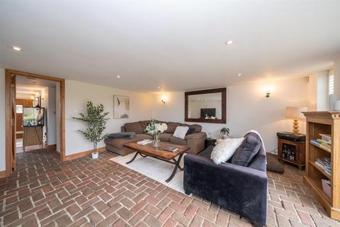 4 bedroom end of terrace house for sale, Dunstable Road, Studham, Bedfordshire, LU6 2QG