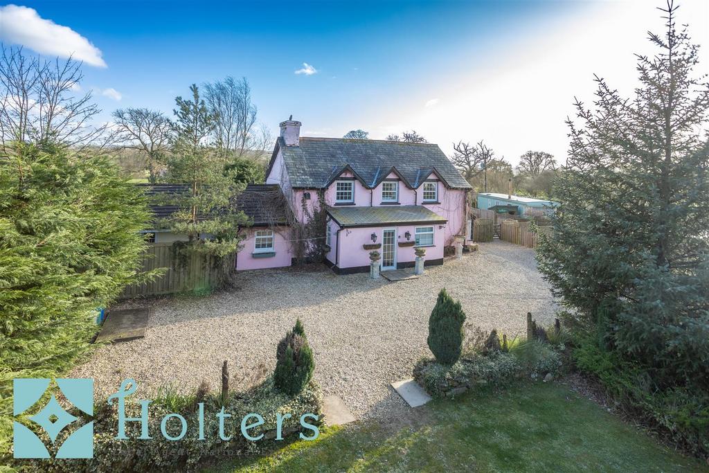 Crossgates, Llandrindod Wells 5 bed detached house for sale £469,000