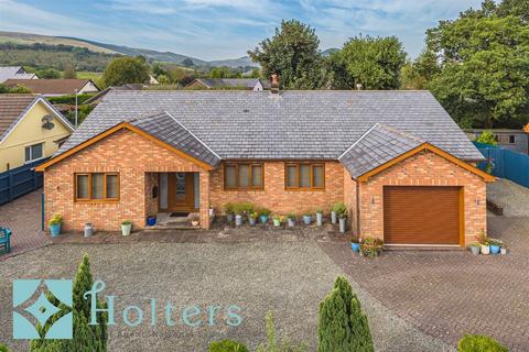 3 bedroom detached bungalow for sale, Tai Cae Mawr, Llanwrtyd Wells