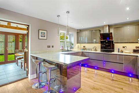 3 bedroom detached house for sale, Barton Way, Corston