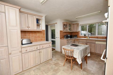 4 bedroom detached house for sale, Wavering Lane East, Gillingham