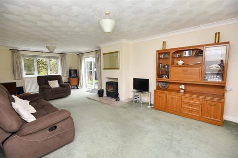 4 bedroom detached house for sale, Wavering Lane East, Gillingham