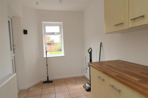 3 bedroom semi-detached house to rent, Wright Avenue, Peterborough