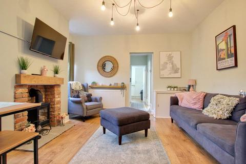 2 bedroom flat to rent, Railway Street, Hornsea