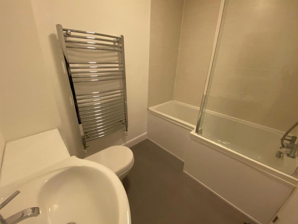 Bathroom first floor.jpg