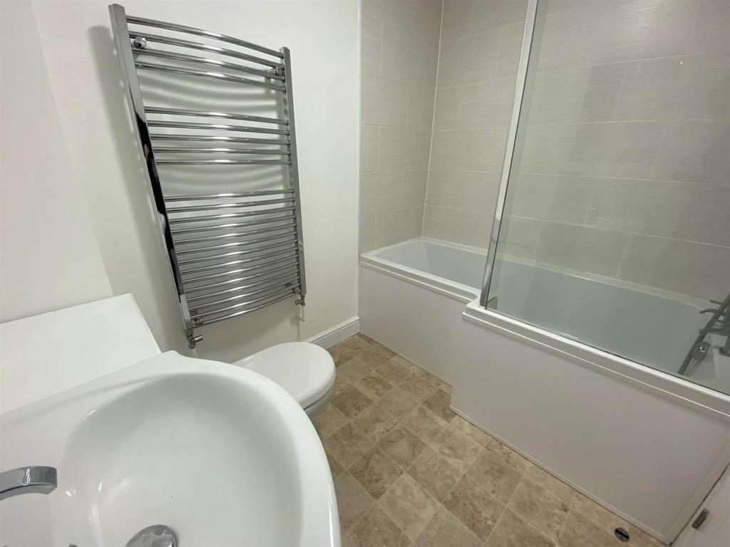 Bathroom second floor.jpg