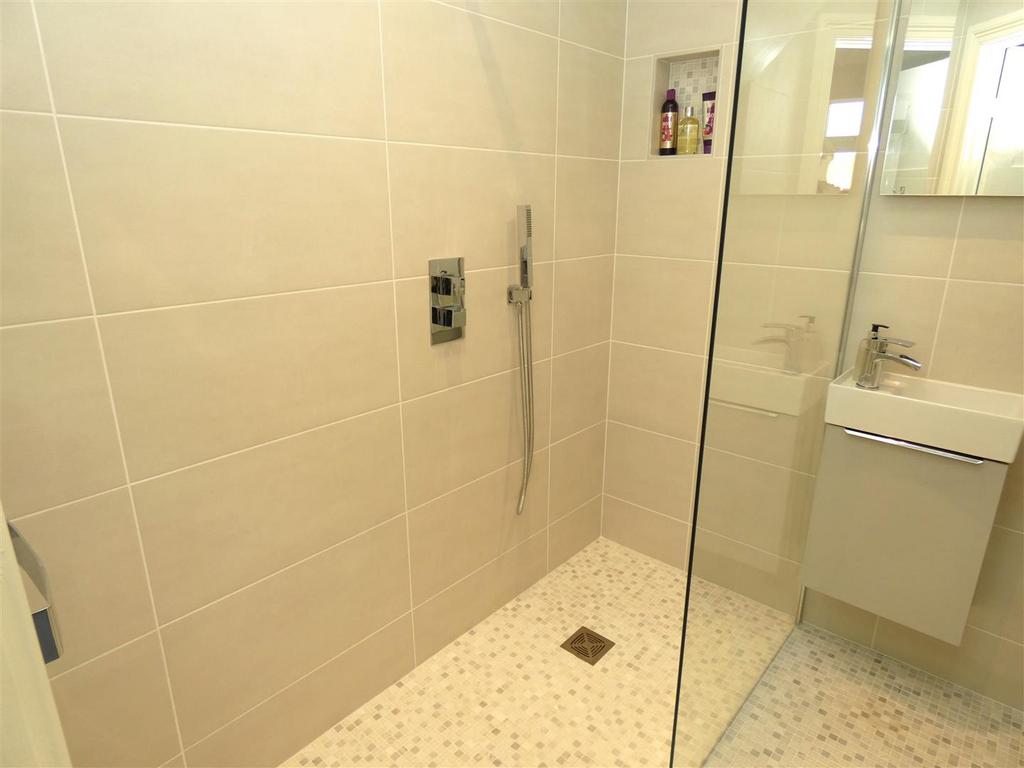 Ensuite new.JPG