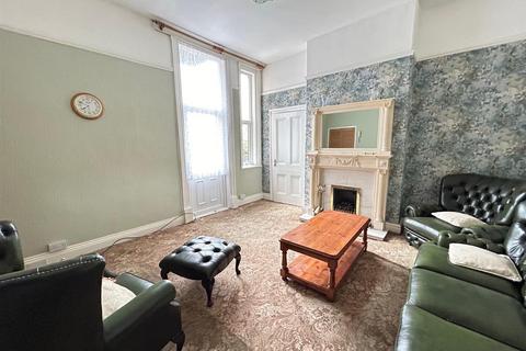 3 bedroom flat for sale, Springhill Road, Scarborough