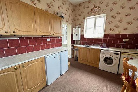 3 bedroom flat for sale, Springhill Road, Scarborough