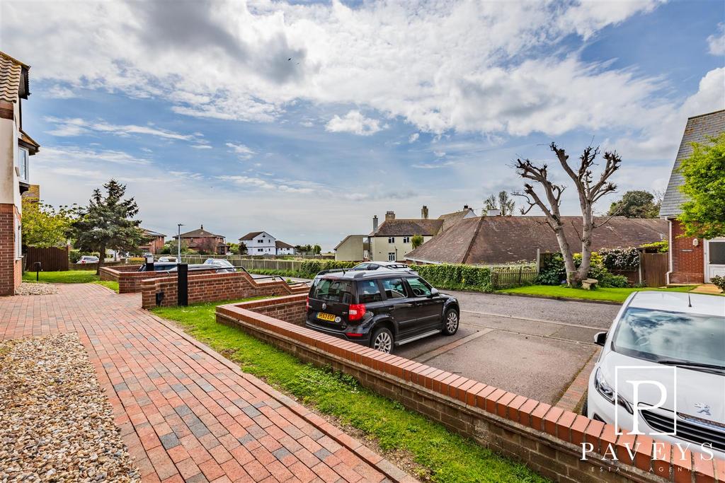 GARDENS & PARKING