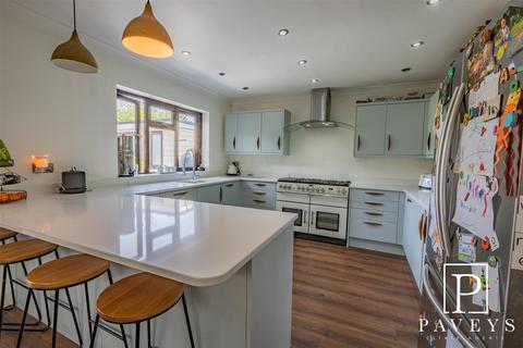 3 bedroom detached house for sale, Hadleigh Road, Frinton-On-Sea