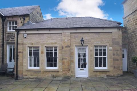 1 bedroom mews to rent, Castle Hill, Bakewell