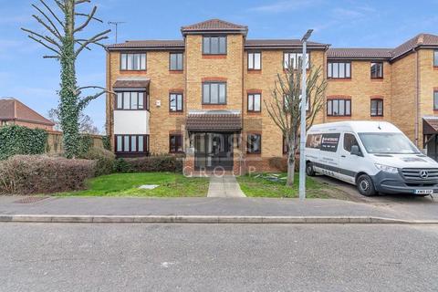 2 bedroom flat for sale, Horseshoe Close, Waltham Abbey