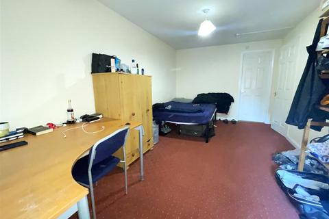 3 bedroom apartment to rent, Clarendon Park Road, Leicester