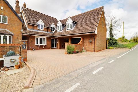 4 bedroom detached house for sale, Cave Lane, Ellerker