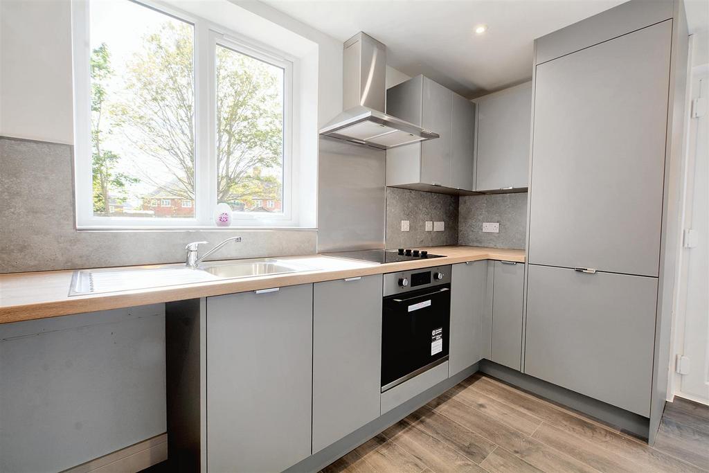 Kitchen 2.jpeg