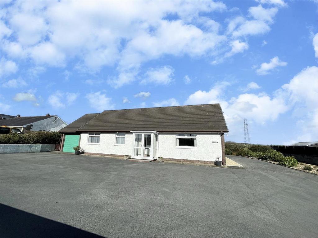 Cynwyl Elfed, Carmarthen 3 bed detached bungalow for sale - £325,000