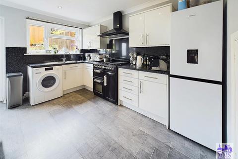 16 Nickleby Close, Rochester, ME1 2LE