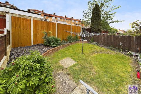 16 Nickleby Close, Rochester, ME1 2LE