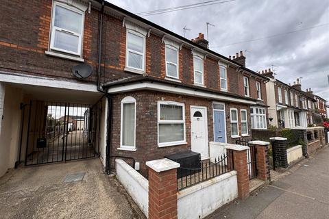 3 bedroom house to rent, Great Northern Road, Dunstable