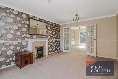 4 bedroom detached house to rent, Swift Close, Stanstead Abbotts