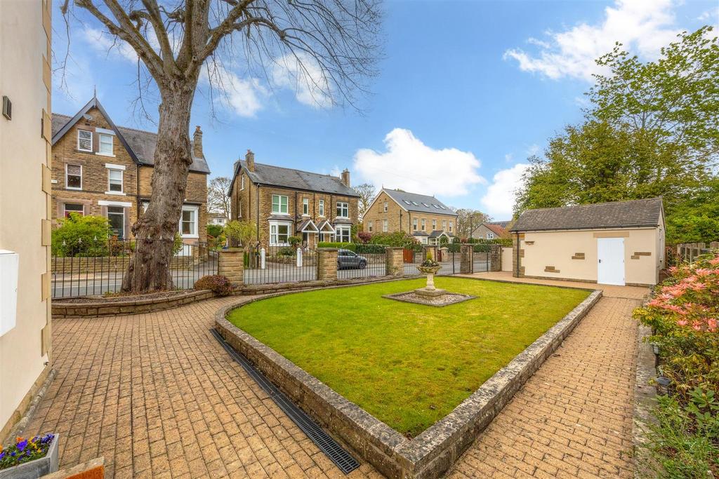 Totley Brook Road, Dore, Sheffield 3 bed detached house for sale £650,000