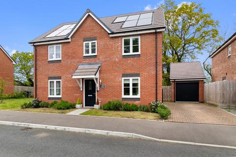 3 bedroom detached house for sale, Poplar Gardens, Malvern, WR14 1WE