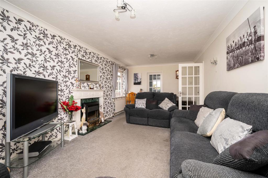 Potters Drive, Hopton, Great Yarmouth 3 bed detached bungalow for sale
