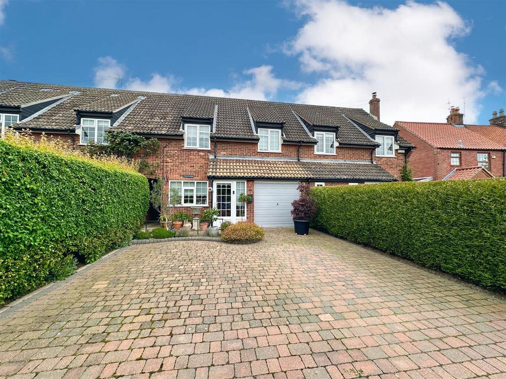 Damgate Lane, Acle NR13 3 bed terraced house for sale £320,000