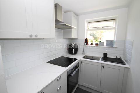 2 bedroom flat for sale, Lime Grove, New Malden