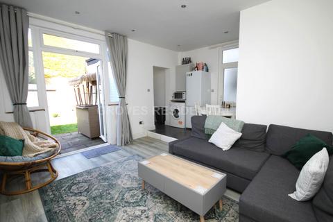 2 bedroom flat for sale, Lime Grove, New Malden