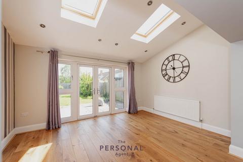 undefined, Oaktree Close, Epsom
