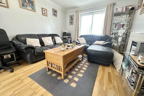 3 bedroom end of terrace house for sale, Winchester Gardens, Luton LU3