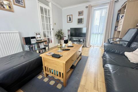 3 bedroom end of terrace house for sale, Winchester Gardens, Luton LU3