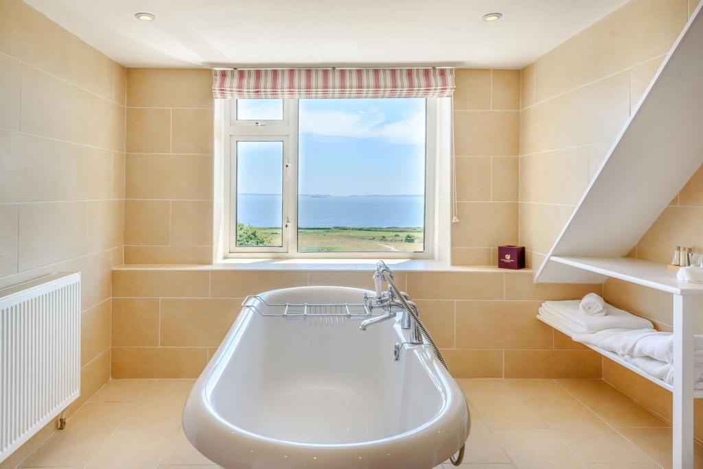 En-suite bathroom